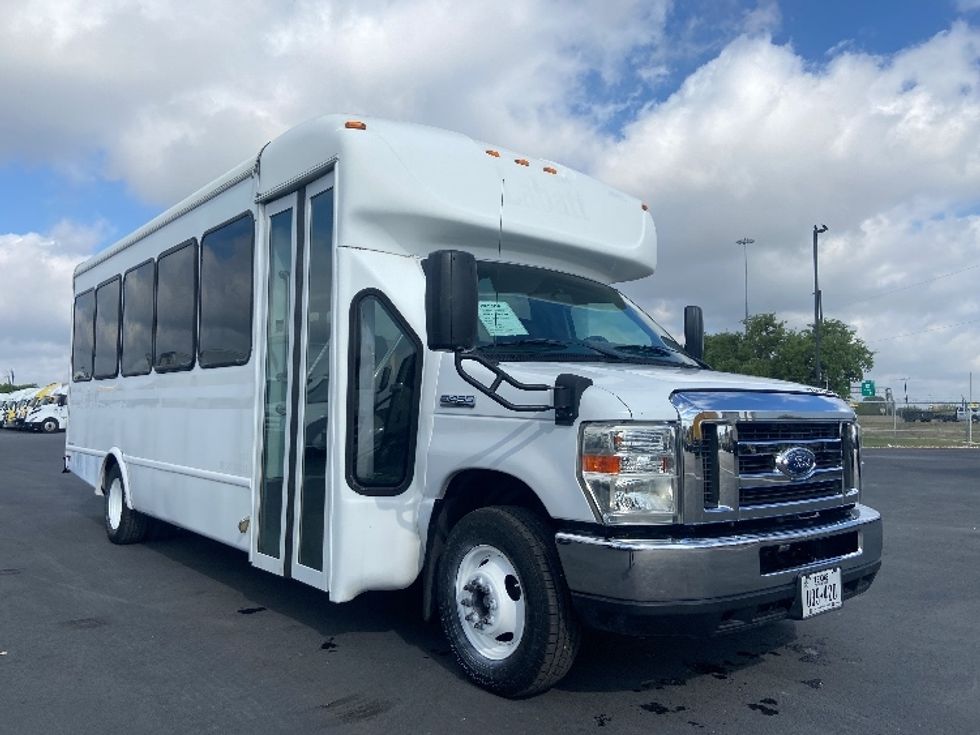 Bus-Alternative Fuel Trucks & Tractors-Ford-2018-E450-Indianapolis-IN-23,468\n\t\tmiles-$ 49,500 - Image 1