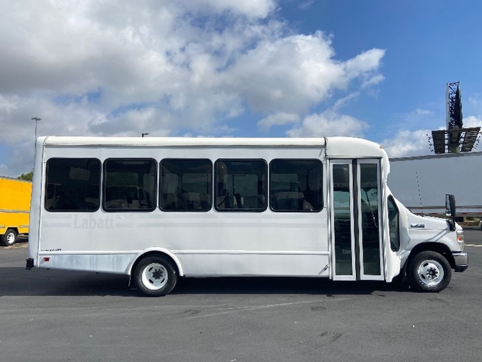 Bus-Alternative Fuel Trucks & Tractors-Ford-2018-E450-Indianapolis-IN-23,468\n\t\tmiles-$ 49,500 - Image 14