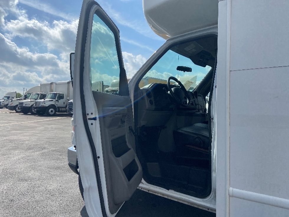 Bus-Alternative Fuel Trucks & Tractors-Ford-2018-E450-Indianapolis-IN-23,468\n\t\tmiles-$ 49,500 - Image 15