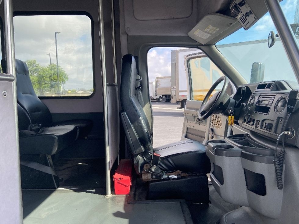 Bus-Alternative Fuel Trucks & Tractors-Ford-2018-E450-Indianapolis-IN-23,468\n\t\tmiles-$ 49,500 - Image 21