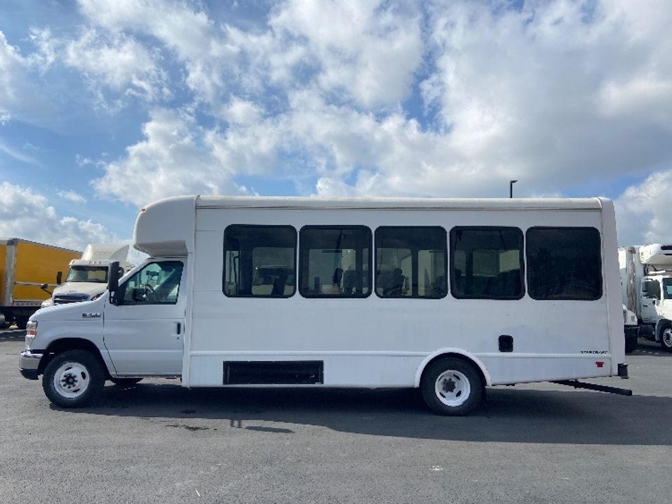 Bus-Alternative Fuel Trucks & Tractors-Ford-2018-E450-Indianapolis-IN-23,468\n\t\tmiles-$ 49,500 - Image 4
