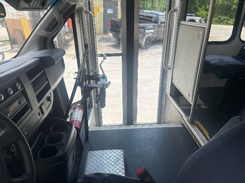 Bus-Specialized Equipment-Chevrolet-2018-EXPRESS-Huntington-WV-103,617\n\t\tmiles-$ 25,000 - Image 16