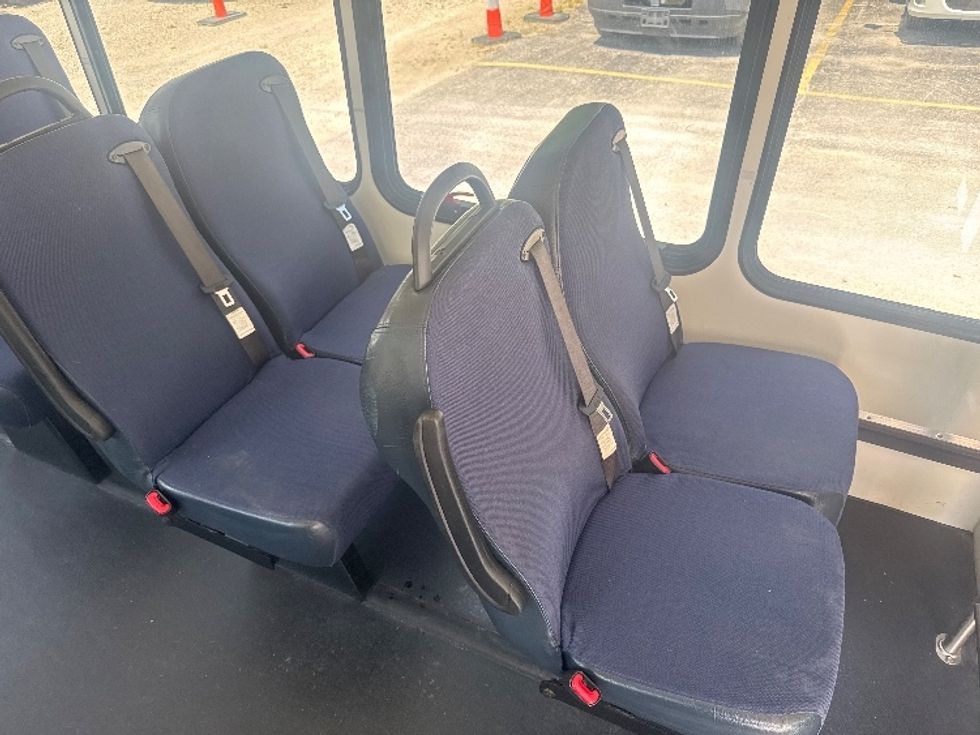 Bus-Specialized Equipment-Chevrolet-2018-EXPRESS-Huntington-WV-103,617\n\t\tmiles-$ 25,000 - Image 23