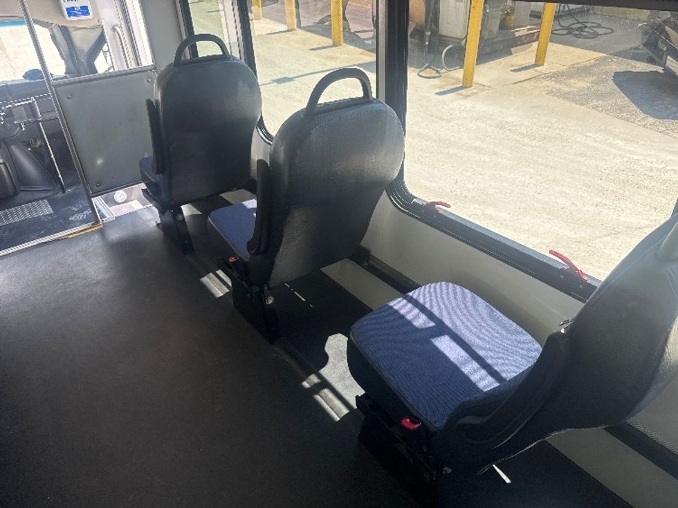 Bus-Specialized Equipment-Chevrolet-2018-EXPRESS-Huntington-WV-103,617\n\t\tmiles-$ 25,000 - Image 26