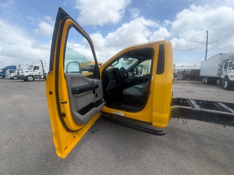 Cab and Chassis Truck-Light and Medium Duty Trucks-Ford-2019-F450-Dallas-TX-174,194\n\t\tmiles-$ 23,750 - Image 11