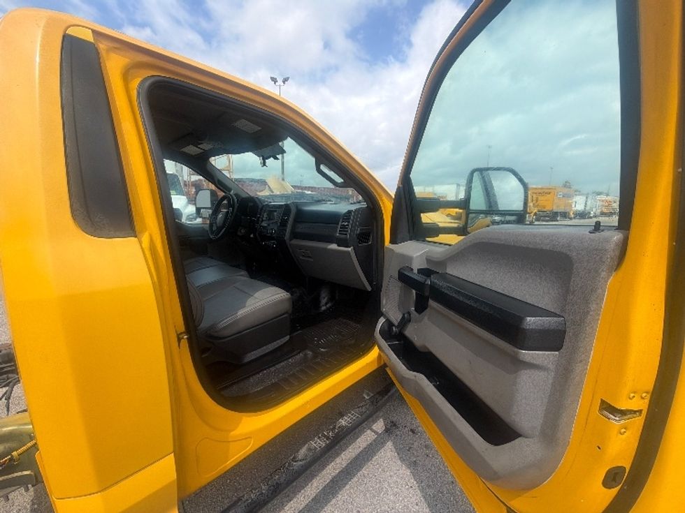 Cab and Chassis Truck-Light and Medium Duty Trucks-Ford-2019-F450-Dallas-TX-174,194\n\t\tmiles-$ 23,750 - Image 15