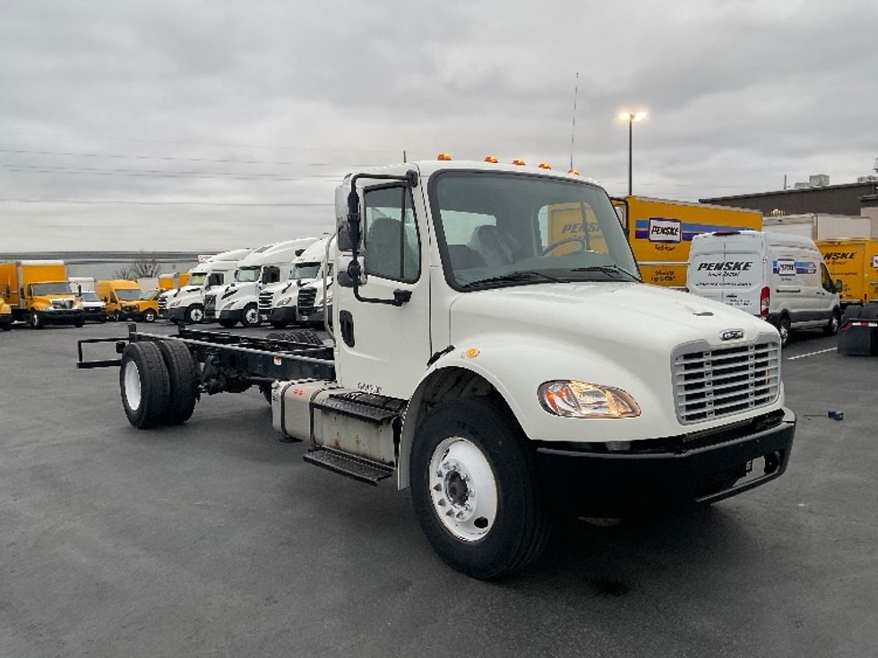 Cab and Chassis Truck-Light and Medium Duty Trucks-Freightliner-2015-M2-Boise-ID-108,536\n\t\tmiles-$ 39,250 - Image 1