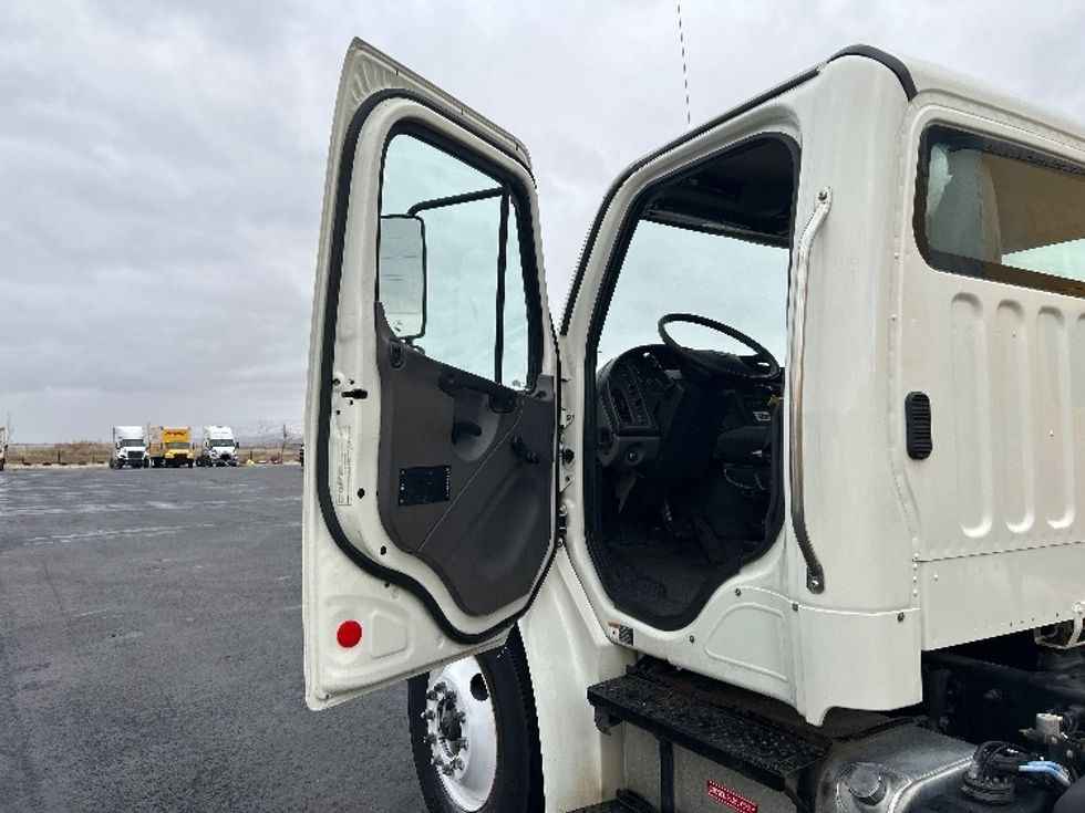 Cab and Chassis Truck-Light and Medium Duty Trucks-Freightliner-2015-M2-Boise-ID-108,536\n\t\tmiles-$ 39,250 - Image 14