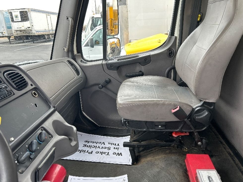 Cab and Chassis Truck-Light and Medium Duty Trucks-Freightliner-2015-M2-Boise-ID-108,536\n\t\tmiles-$ 39,250 - Image 17