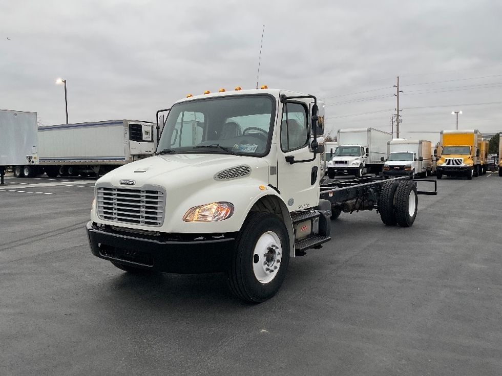 Cab and Chassis Truck-Light and Medium Duty Trucks-Freightliner-2015-M2-Boise-ID-108,536\n\t\tmiles-$ 39,250 - Image 3