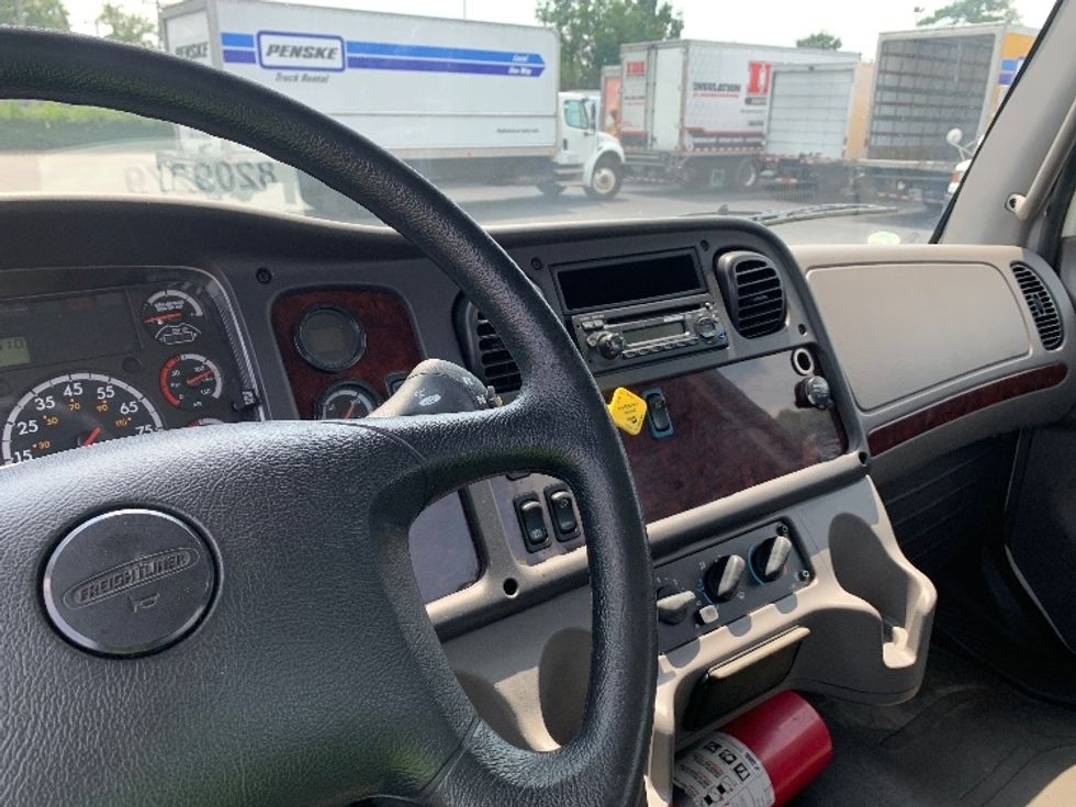 Cab and Chassis Truck-Light and Medium Duty Trucks-Freightliner-2015-M2-Charlotte-NC-88,760\n\t\tmiles-$ 38,250 - Image 13