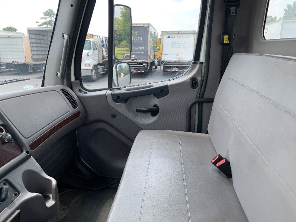 Cab and Chassis Truck-Light and Medium Duty Trucks-Freightliner-2015-M2-Charlotte-NC-88,760\n\t\tmiles-$ 38,250 - Image 14