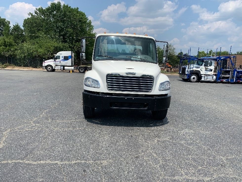Cab and Chassis Truck-Light and Medium Duty Trucks-Freightliner-2015-M2-Charlotte-NC-88,760\n\t\tmiles-$ 38,250 - Image 2