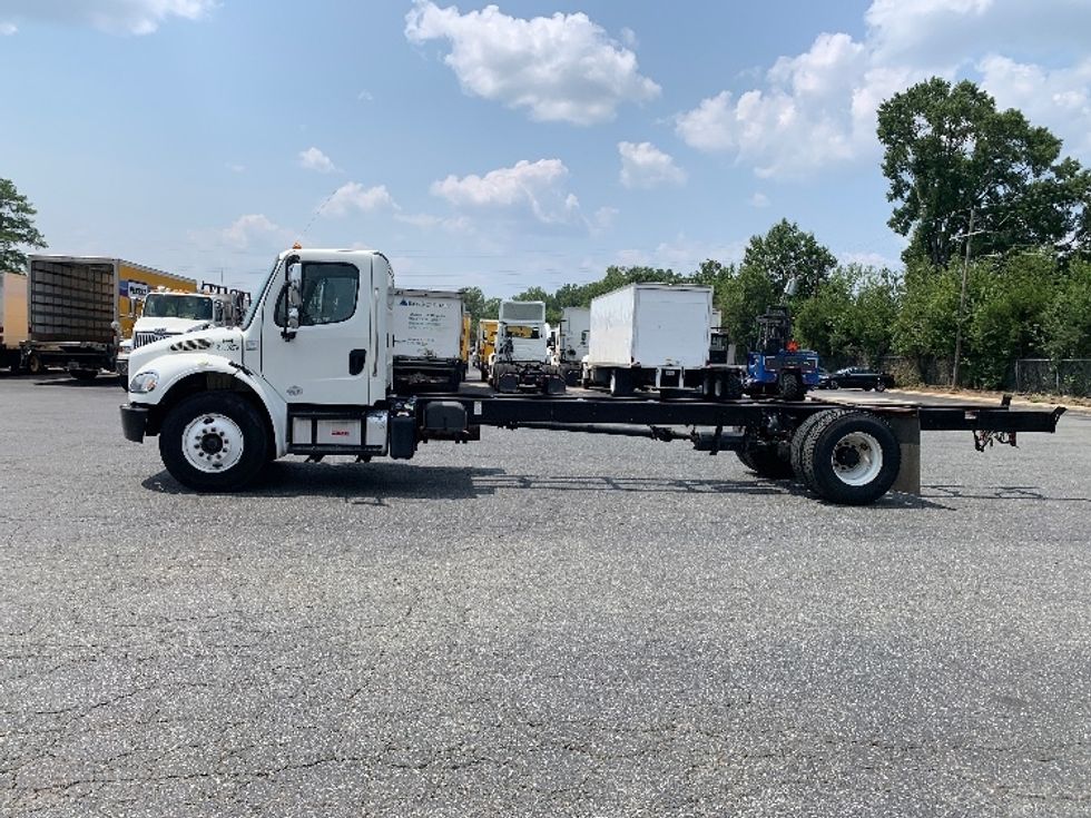 Cab and Chassis Truck-Light and Medium Duty Trucks-Freightliner-2015-M2-Charlotte-NC-88,760\n\t\tmiles-$ 38,250 - Image 4