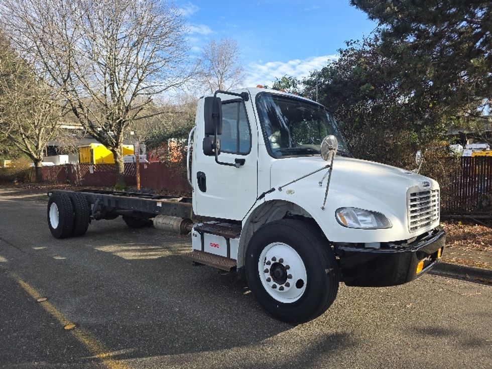 Cab and Chassis Truck-Light and Medium Duty Trucks-Freightliner-2015-M2-Tukwila-WA-279,800\n\t\tmiles-$ 27,500 - Image 1