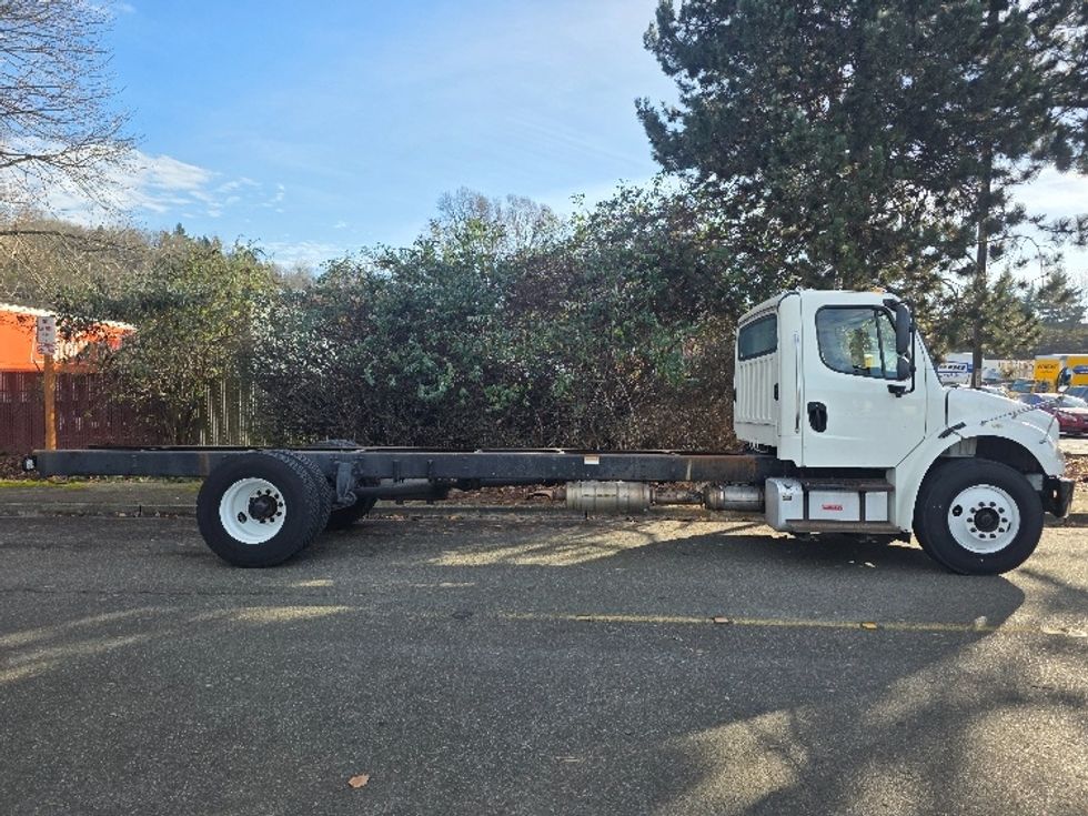 Cab and Chassis Truck-Light and Medium Duty Trucks-Freightliner-2015-M2-Tukwila-WA-279,800\n\t\tmiles-$ 27,500 - Image 15