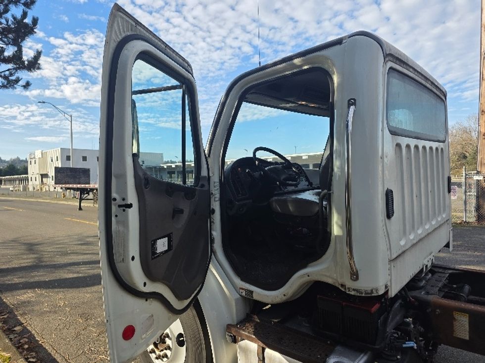 Cab and Chassis Truck-Light and Medium Duty Trucks-Freightliner-2015-M2-Tukwila-WA-279,800\n\t\tmiles-$ 27,500 - Image 16