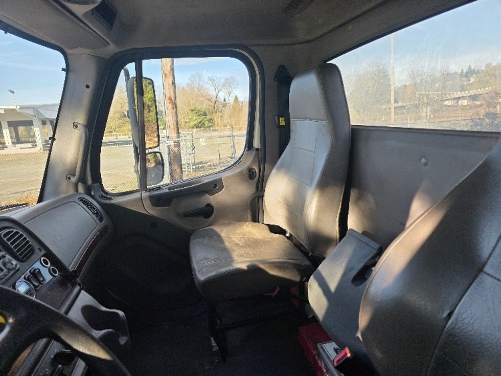 Cab and Chassis Truck-Light and Medium Duty Trucks-Freightliner-2015-M2-Tukwila-WA-279,800\n\t\tmiles-$ 27,500 - Image 19