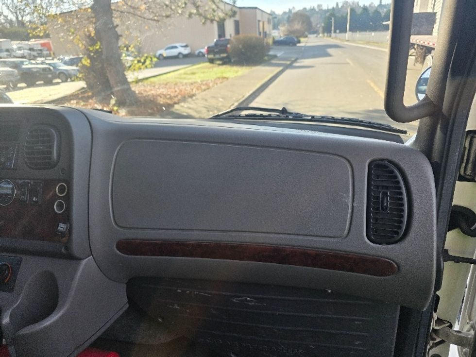 Cab and Chassis Truck-Light and Medium Duty Trucks-Freightliner-2015-M2-Tukwila-WA-279,800\n\t\tmiles-$ 27,500 - Image 21