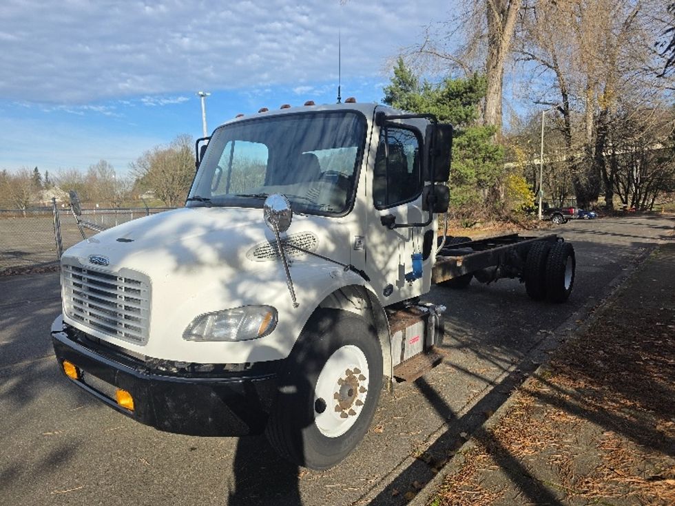 Cab and Chassis Truck-Light and Medium Duty Trucks-Freightliner-2015-M2-Tukwila-WA-279,800\n\t\tmiles-$ 27,500 - Image 3
