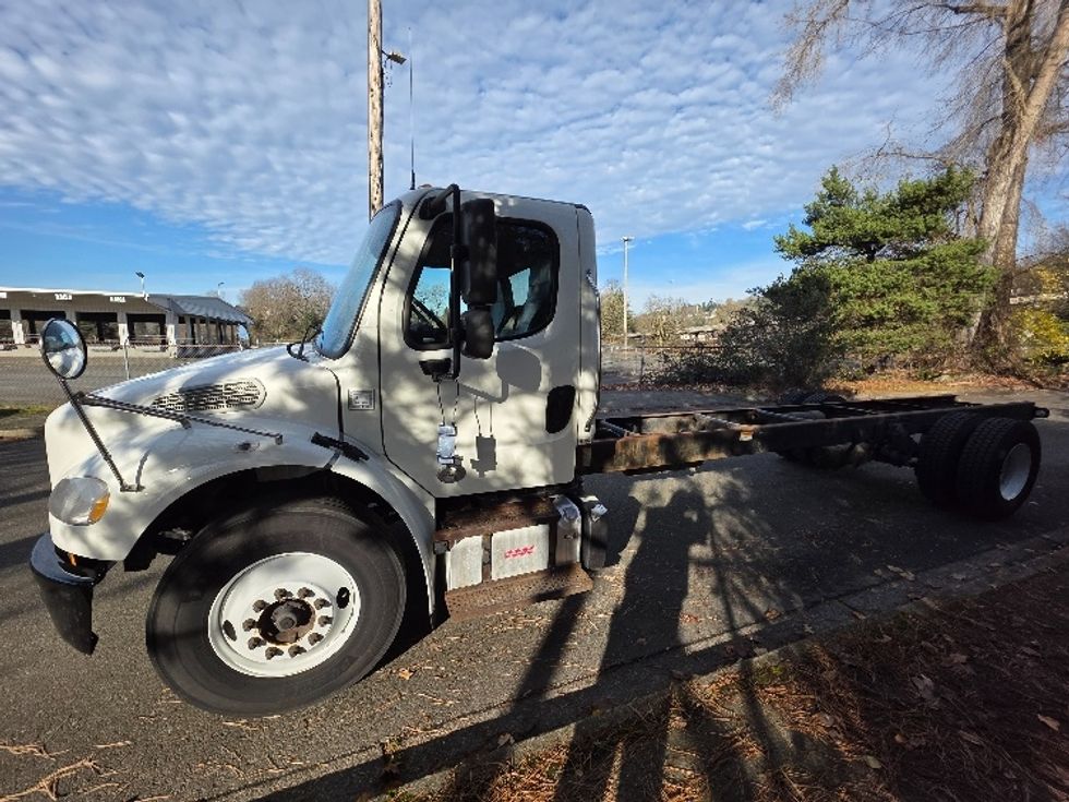 Cab and Chassis Truck-Light and Medium Duty Trucks-Freightliner-2015-M2-Tukwila-WA-279,800\n\t\tmiles-$ 27,500 - Image 4
