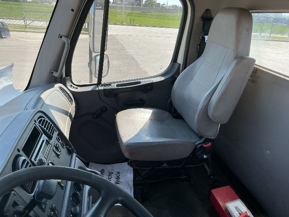 Cab and Chassis Truck-Light and Medium Duty Trucks-Freightliner-2016-M2-Kansas City-MO-213,210\n\t\tmiles-$ 33,500 - Image 14