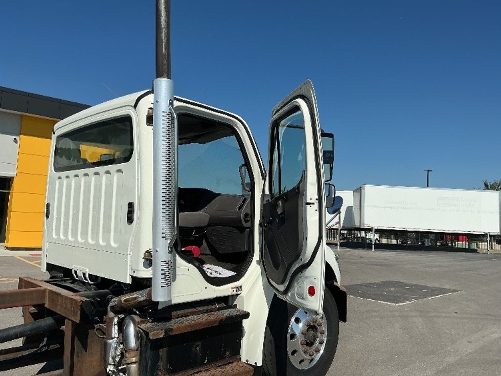 Cab and Chassis Truck-Light and Medium Duty Trucks-Freightliner-2016-M2-Kansas City-MO-213,210\n\t\tmiles-$ 33,500 - Image 15