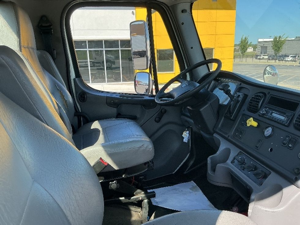 Cab and Chassis Truck-Light and Medium Duty Trucks-Freightliner-2016-M2-Kansas City-MO-213,210\n\t\tmiles-$ 33,500 - Image 17