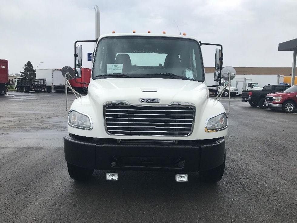 Cab and Chassis Truck-Light and Medium Duty Trucks-Freightliner-2016-M2-Kansas City-MO-213,210\n\t\tmiles-$ 33,500 - Image 2