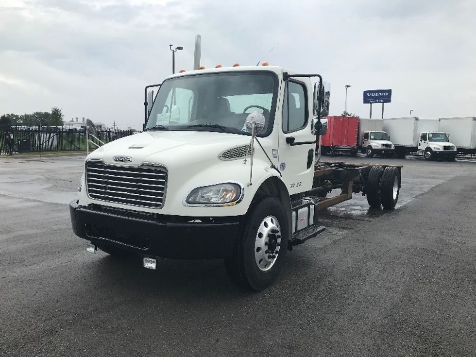 Cab and Chassis Truck-Light and Medium Duty Trucks-Freightliner-2016-M2-Kansas City-MO-213,210\n\t\tmiles-$ 33,500 - Image 3