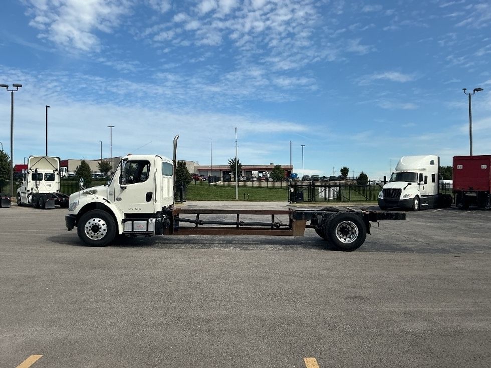Cab and Chassis Truck-Light and Medium Duty Trucks-Freightliner-2016-M2-Kansas City-MO-213,210\n\t\tmiles-$ 33,500 - Image 4
