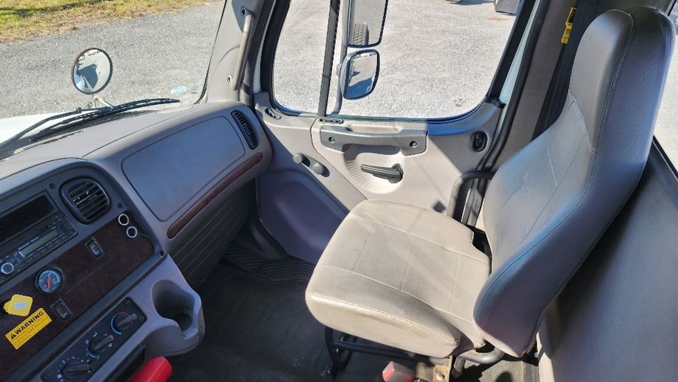 Cab and Chassis Truck-Light and Medium Duty Trucks-Freightliner-2016-M2-Pensacola-FL-241,198\n\t\tmiles-$ 22,500 - Image 19