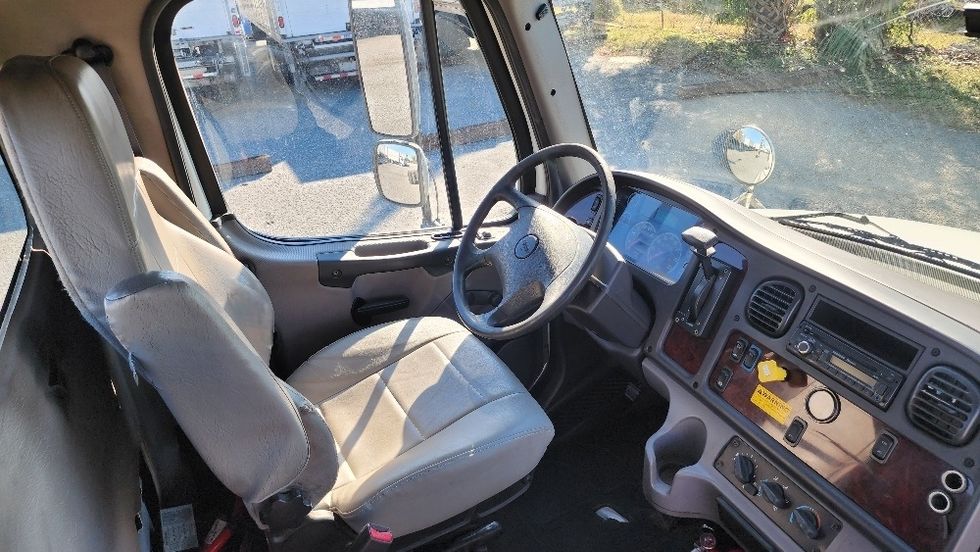 Cab and Chassis Truck-Light and Medium Duty Trucks-Freightliner-2016-M2-Pensacola-FL-241,198\n\t\tmiles-$ 22,500 - Image 22