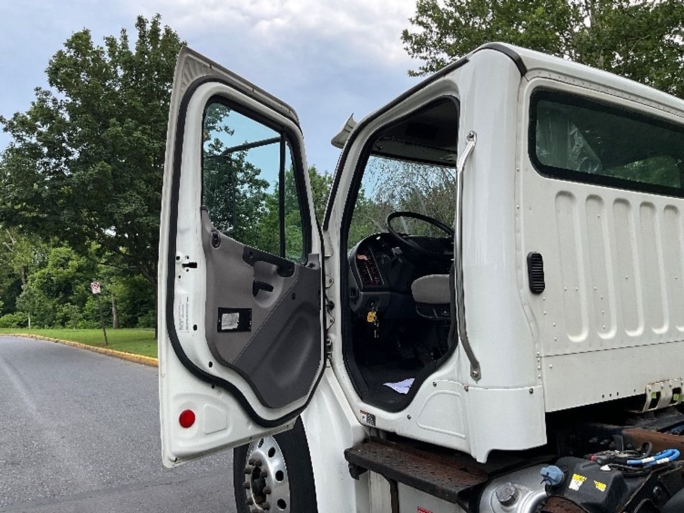 Cab and Chassis Truck-Light and Medium Duty Trucks-Freightliner-2016-M2-Reading-PA-214,179\n\t\tmiles-$ 31,250 - Image 16