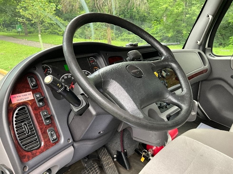 Cab and Chassis Truck-Light and Medium Duty Trucks-Freightliner-2016-M2-Reading-PA-214,179\n\t\tmiles-$ 31,250 - Image 17