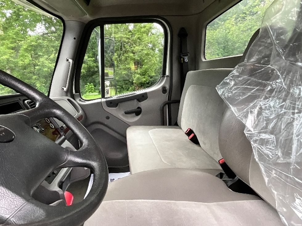 Cab and Chassis Truck-Light and Medium Duty Trucks-Freightliner-2016-M2-Reading-PA-214,179\n\t\tmiles-$ 31,250 - Image 19