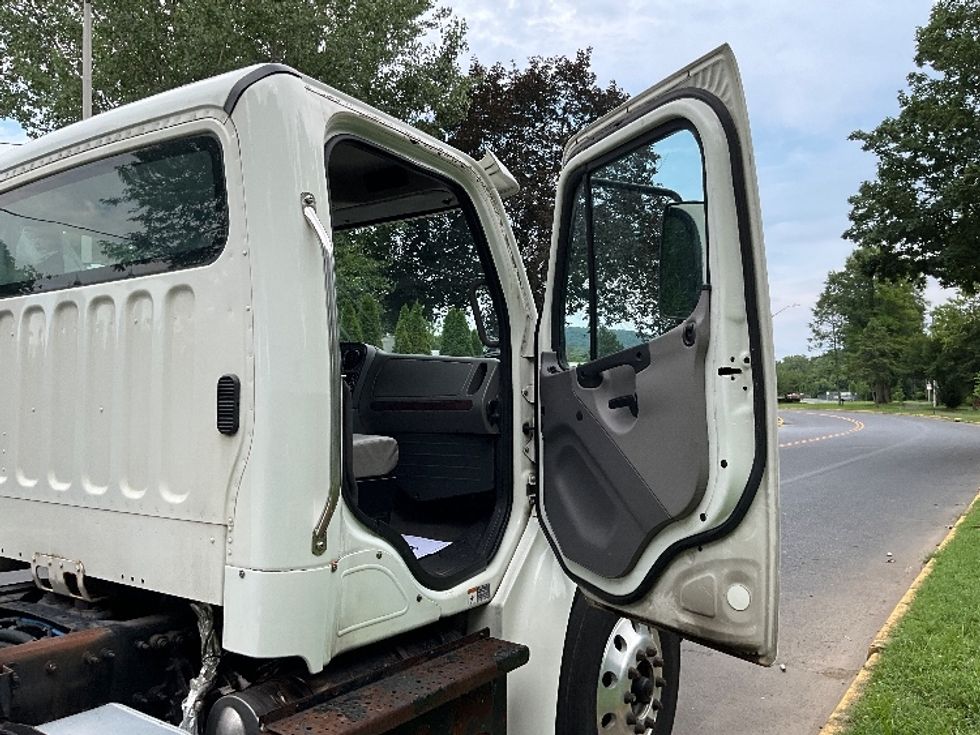 Cab and Chassis Truck-Light and Medium Duty Trucks-Freightliner-2016-M2-Reading-PA-214,179\n\t\tmiles-$ 31,250 - Image 20