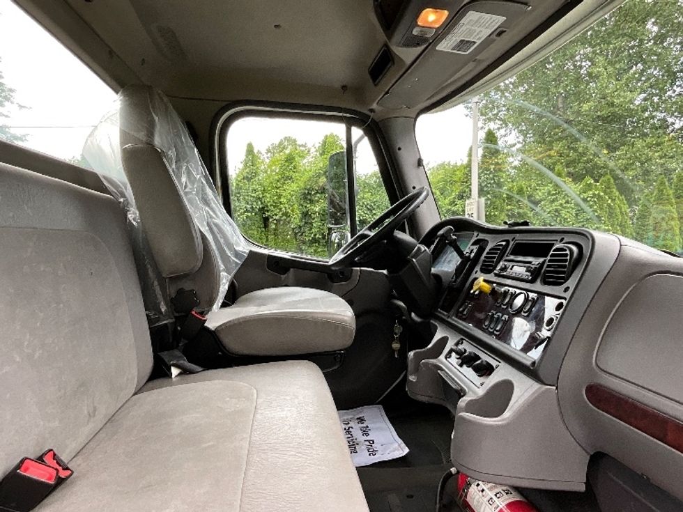 Cab and Chassis Truck-Light and Medium Duty Trucks-Freightliner-2016-M2-Reading-PA-214,179\n\t\tmiles-$ 31,250 - Image 22