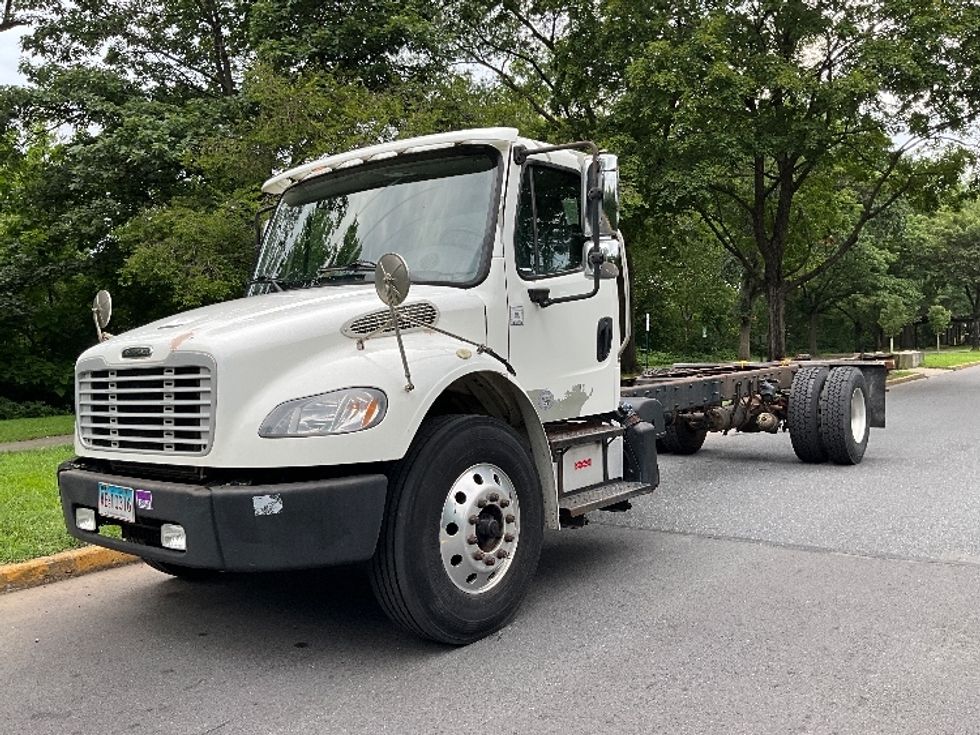 Cab and Chassis Truck-Light and Medium Duty Trucks-Freightliner-2016-M2-Reading-PA-214,179\n\t\tmiles-$ 31,250 - Image 3