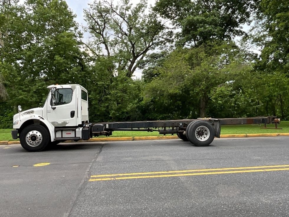 Cab and Chassis Truck-Light and Medium Duty Trucks-Freightliner-2016-M2-Reading-PA-214,179\n\t\tmiles-$ 31,250 - Image 4
