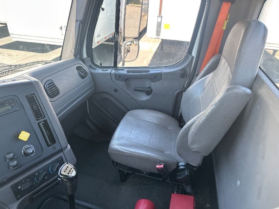 Cab and Chassis Truck-Light and Medium Duty Trucks-Freightliner-2017-114SD-Wilsonville-OR-410,164\n\t\tmiles-$ 64,250 - Image 14