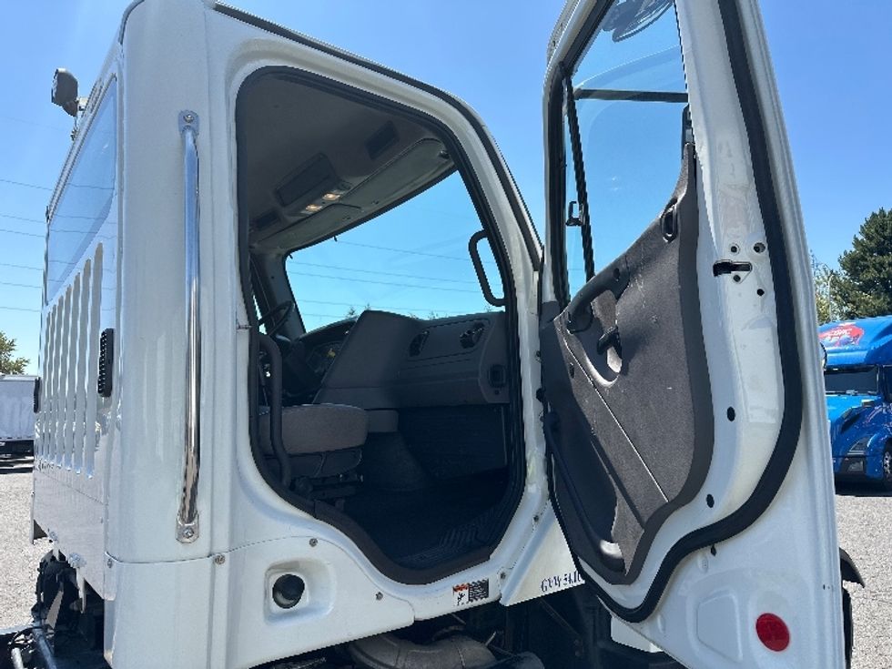 Cab and Chassis Truck-Light and Medium Duty Trucks-Freightliner-2017-114SD-Wilsonville-OR-410,164\n\t\tmiles-$ 64,250 - Image 15