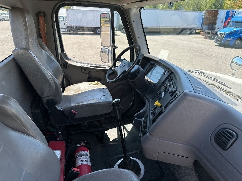 Cab and Chassis Truck-Light and Medium Duty Trucks-Freightliner-2017-114SD-Wilsonville-OR-410,164\n\t\tmiles-$ 64,250 - Image 17
