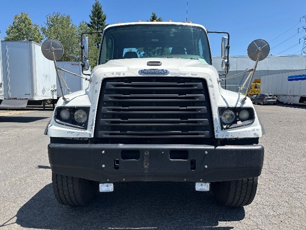 Cab and Chassis Truck-Light and Medium Duty Trucks-Freightliner-2017-114SD-Wilsonville-OR-410,164\n\t\tmiles-$ 64,250 - Image 2