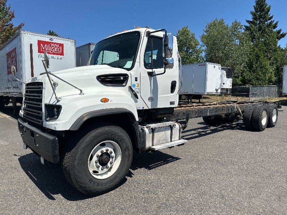 Cab and Chassis Truck-Light and Medium Duty Trucks-Freightliner-2017-114SD-Wilsonville-OR-410,164\n\t\tmiles-$ 64,250 - Image 3