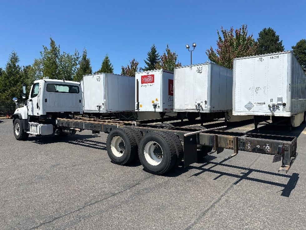 Cab and Chassis Truck-Light and Medium Duty Trucks-Freightliner-2017-114SD-Wilsonville-OR-410,164\n\t\tmiles-$ 64,250 - Image 6
