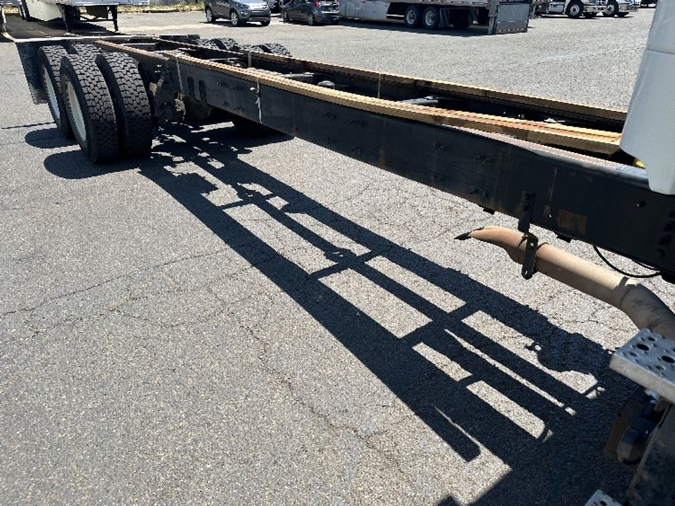 Cab and Chassis Truck-Light and Medium Duty Trucks-Freightliner-2017-114SD-Wilsonville-OR-410,164\n\t\tmiles-$ 64,250 - Image 9