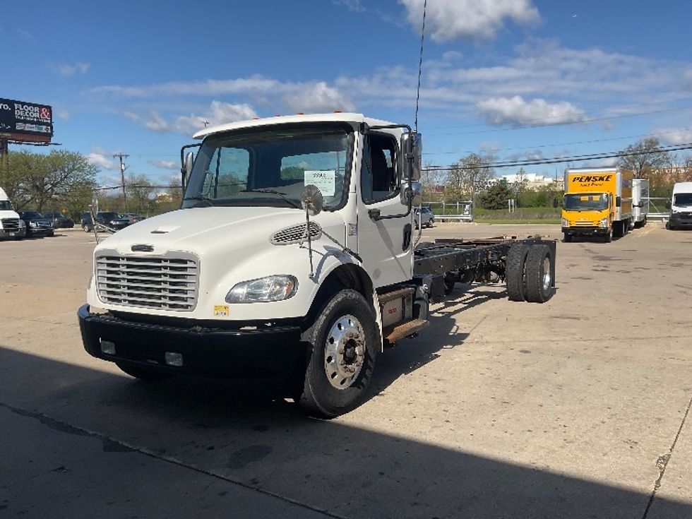 Cab and Chassis Truck-Light and Medium Duty Trucks-Freightliner-2017-M2-Allen Park-MI-106,667\n\t\tmiles-$ 42,250 - Image 1