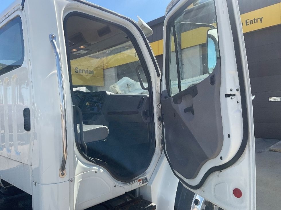 Cab and Chassis Truck-Light and Medium Duty Trucks-Freightliner-2017-M2-Allen Park-MI-106,667\n\t\tmiles-$ 42,250 - Image 15