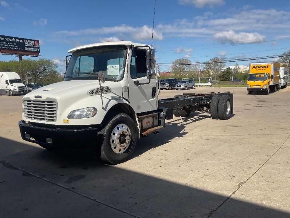Cab and Chassis Truck-Light and Medium Duty Trucks-Freightliner-2017-M2-Allen Park-MI-106,667\n\t\tmiles-$ 42,250 - Image 3